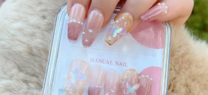 Read more about the article Press-On Nails: The Stylish Convenient Nail Art